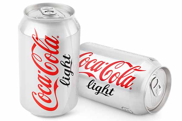 Cola light og andre sodavand med sødemidler øger taljemålet hos ældre.